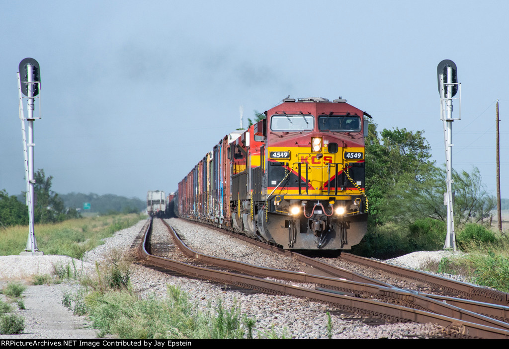 KCSM 4549 splits the signals at CP South El Toro 